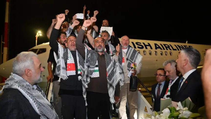 İsrail saldırısında alıkonulan Küresel Sumud Filosu aktivistleri Türkiye'ye getirildi