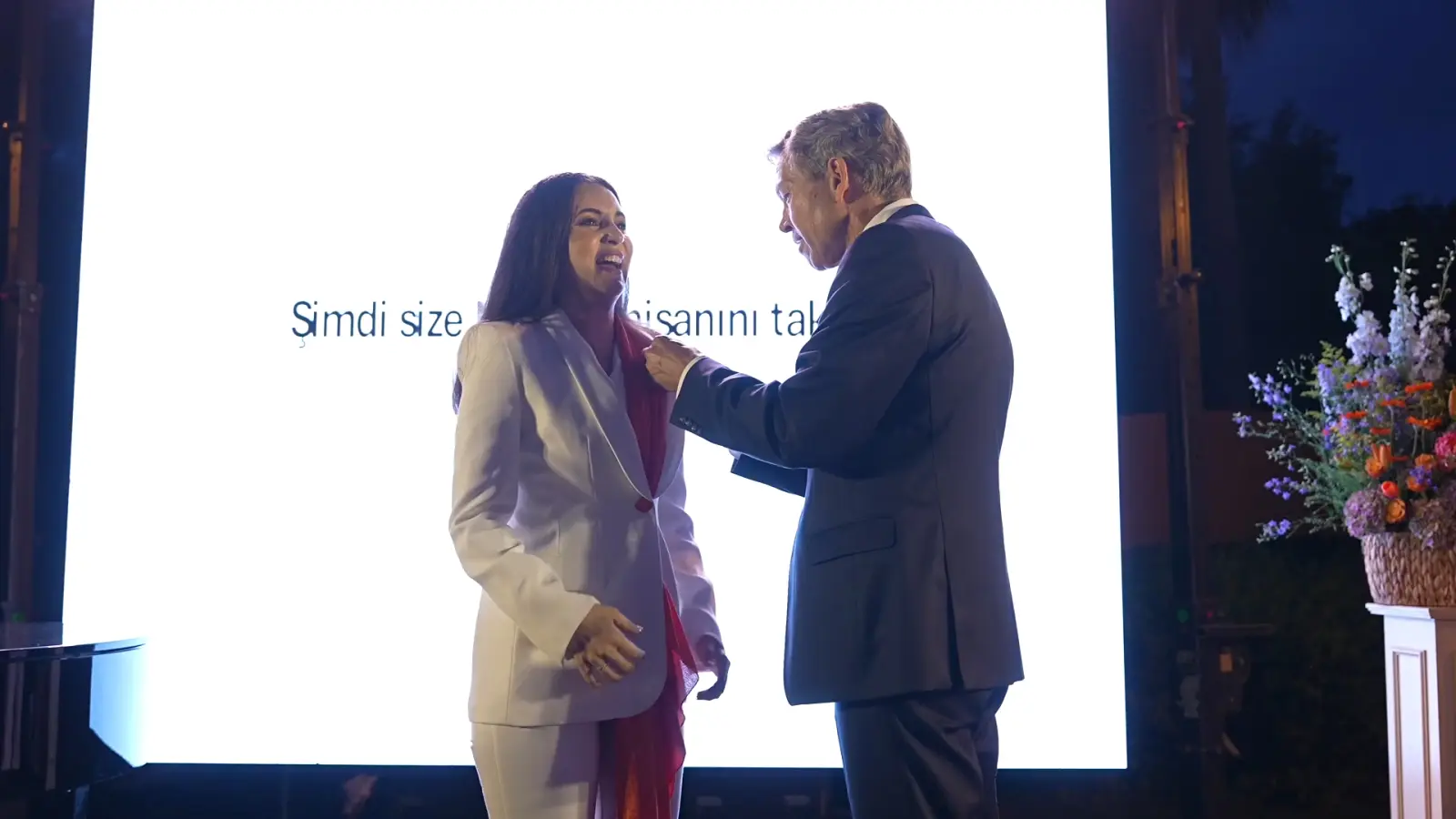 Sanatçı Karsu Dönmez, Kraliyet Nişanına Layık Görüldü