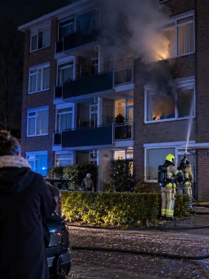 Alevler Bir Can Aldı, 70 Daire Boşaltıldı: Terneuzen’de Korku Gecesi