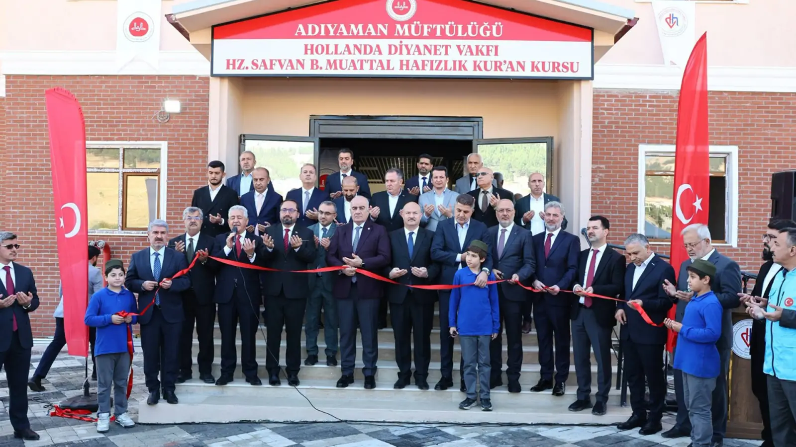 Hollanda Diyanet Vakfı Adıyaman’a Yatılı Hafızlık Kursu ve Cami Kazandırdı