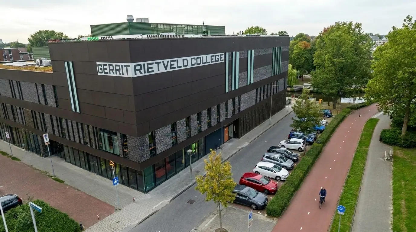 Utrecht Tuindorp'ta Silah İhbarı Nedeniyle Okul Tahliye Edildi