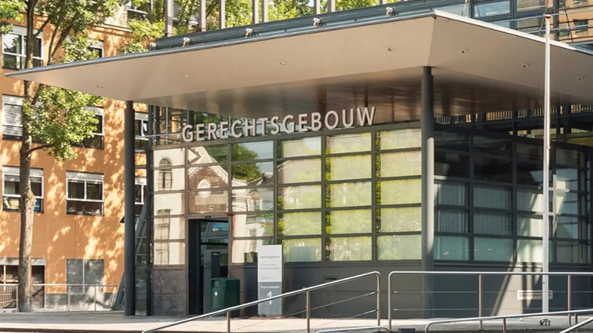 Utrecht'te Tekerlekli Sandalyedeki Adamı Yakmaya Çalışan İki Şüpheli Hakim Karşısında